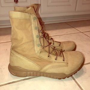 NIKE combat hiking boot